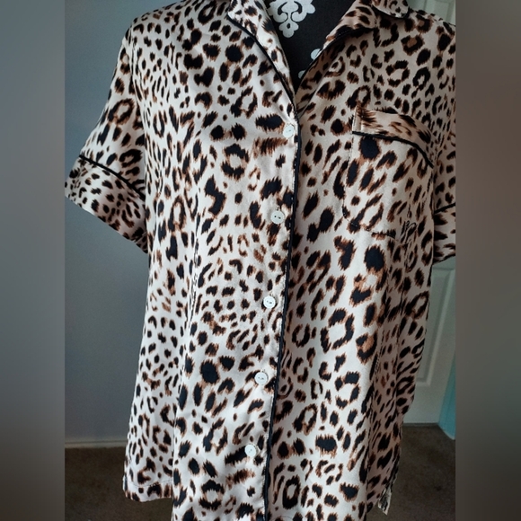 Victoria's Secret VS (S) Cream Black Satin Cougar Animal Print Button Up Shirt - Picture 2 of 14